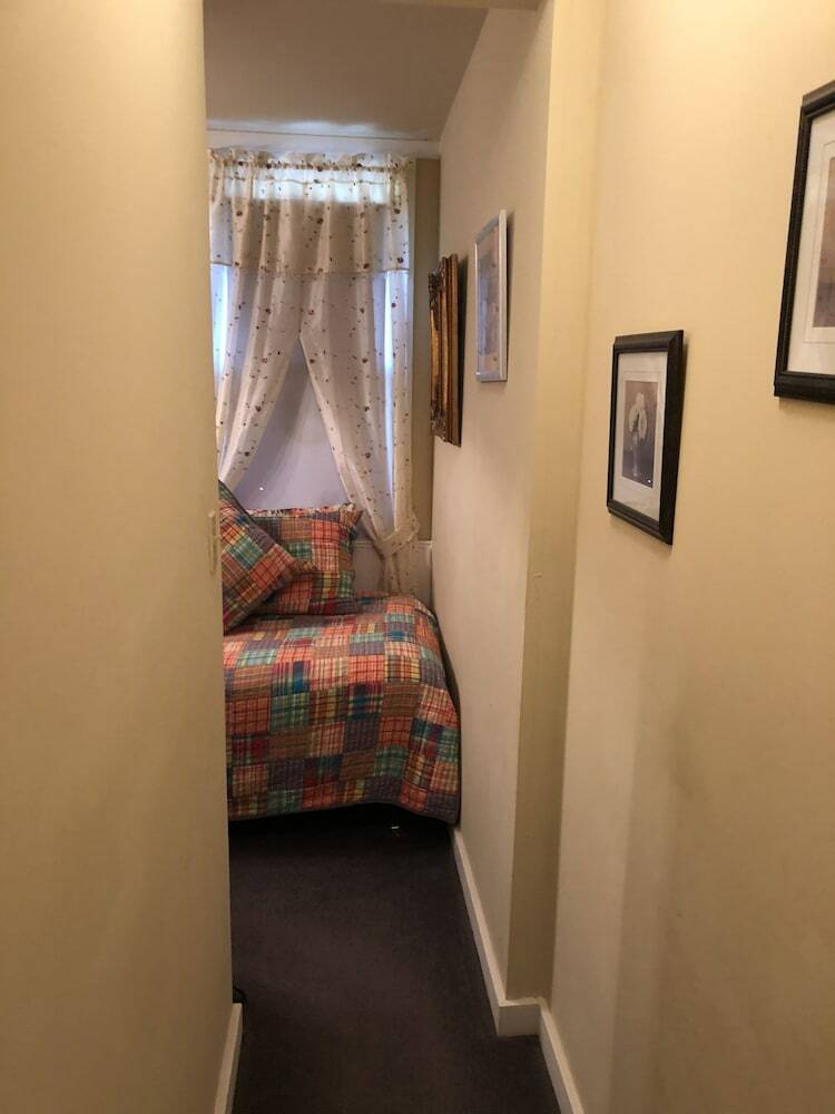 Bed & Breakfast All Seasons Inn