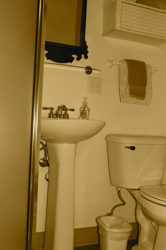 Bed & Breakfast All Seasons Inn