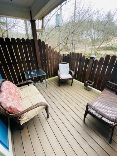Bed & Breakfast All Seasons Treehouse Village