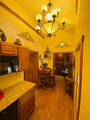 Bed & Breakfast All Seasons Treehouse Village