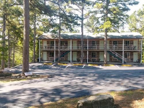 Hotel Plano Inn & Suites