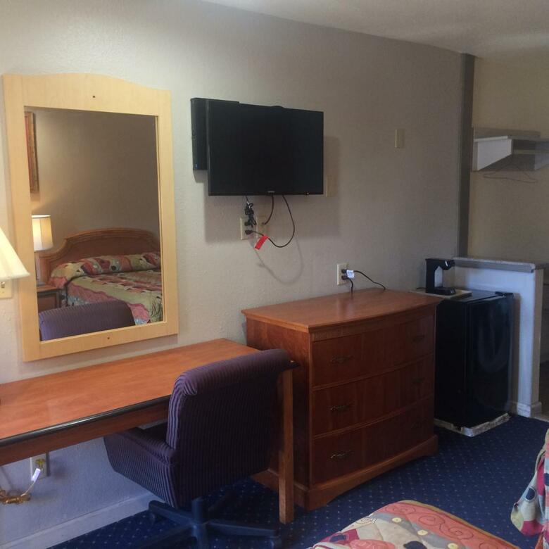 Crown Lodge Motel