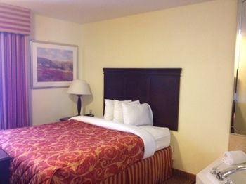 Hotel Home-towne Suites Columbus