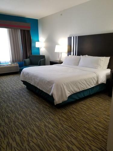 Holiday Inn Express Hotel & Suites Omaha West