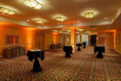 Crowne Plaza Hotel Mission Valley