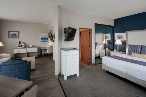Bay Club Hotel And Marina