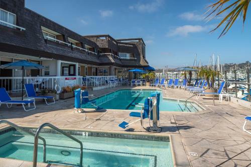 Bay Club Hotel And Marina