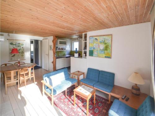 Three-bedroom Holiday Home In Allingabro