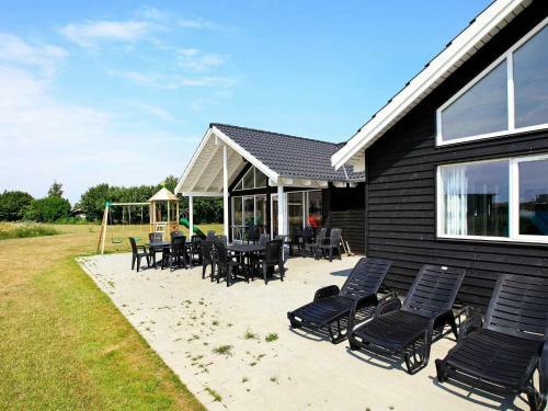 Six-bedroom Holiday Home In Bogense