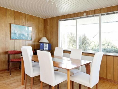 Three-bedroom Holiday Home In Bogense 3