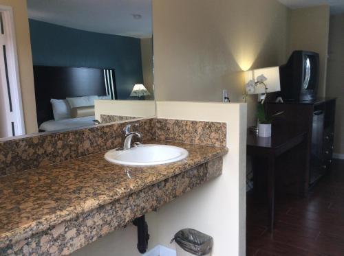 Motel Cabrillo Inn & Suites Airport