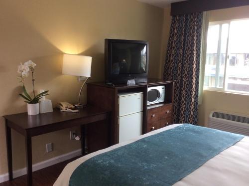 Motel Cabrillo Inn & Suites Airport