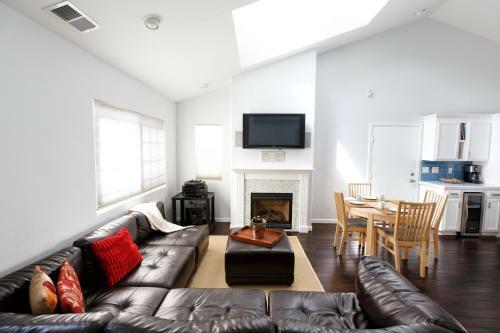 Convivial Stay Vacation Homes