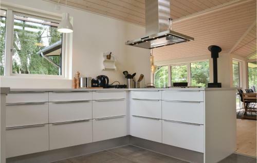 Three-bedroom Holiday Home In Dronningmolle