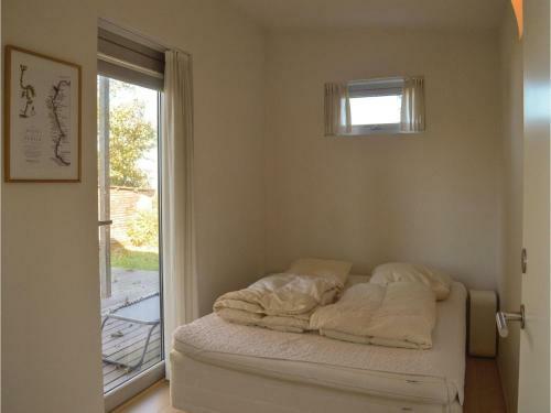 Three-bedroom Holiday Home In Dronningmolle