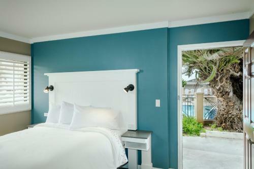 Hotel Pacific Shores Inn