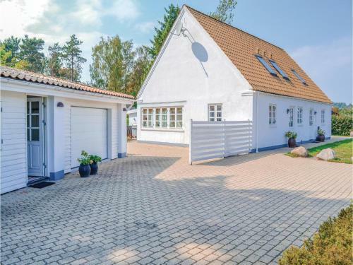 Eight-bedroom Holiday Home In Ebeltoft