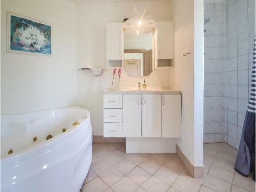 Eight-bedroom Holiday Home In Ebeltoft