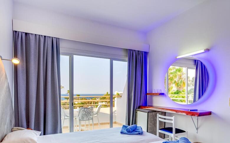 Hotel Adelais Bay