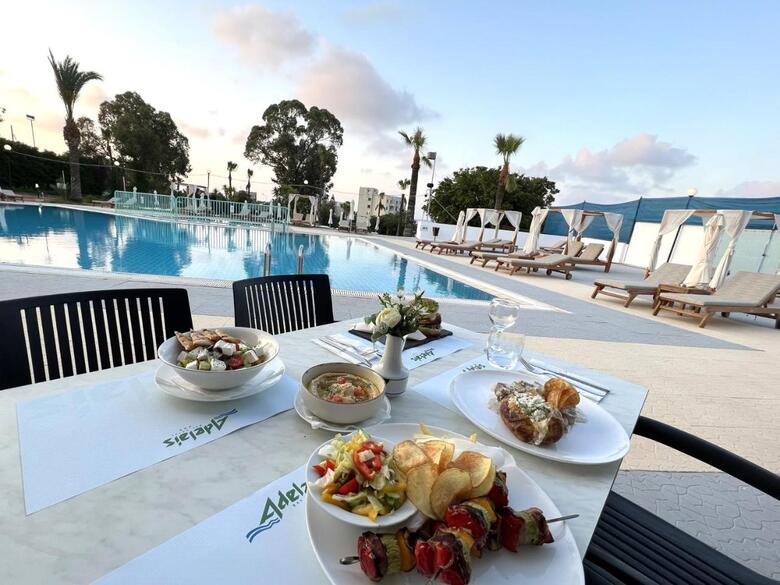 Hotel Adelais Bay