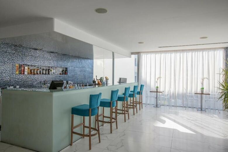 Hotel Silver Sands(.)