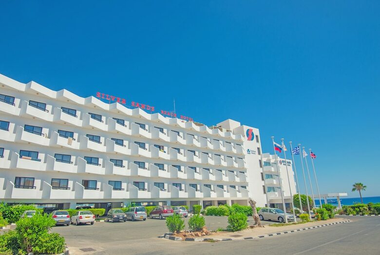 Hotel Silver Sands(.)