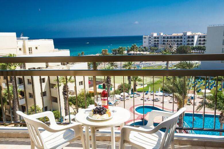 Tsokkos Beach Hotel (.)