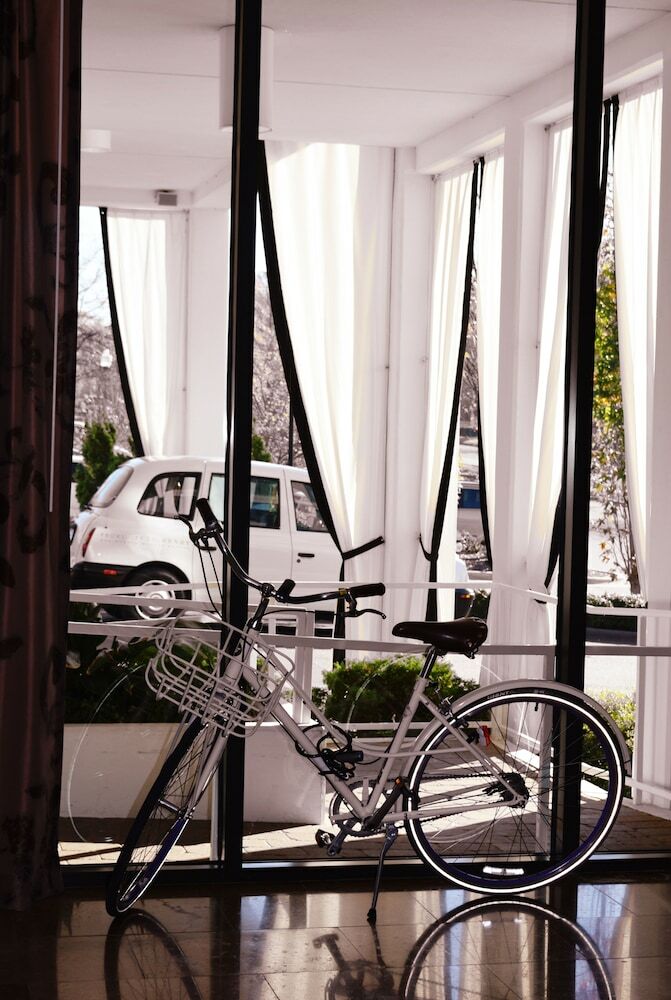 Proximity Hotel