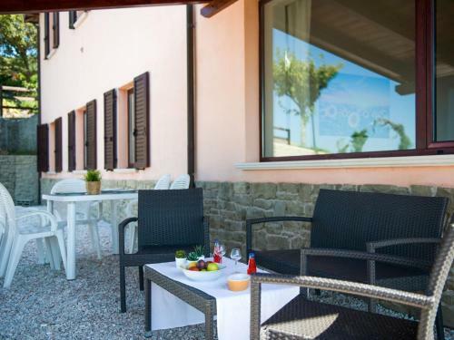 Cozy Farmhouse In Apecchio With Jacuzzi