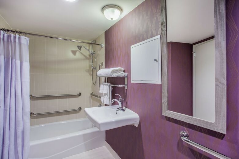 Crowne Plaza Saddle Brook, An Ihg Hotel