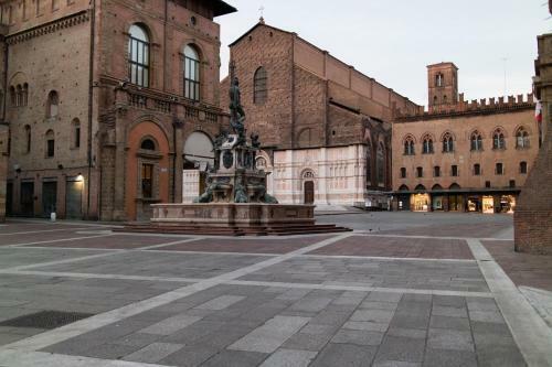 Hostal Casa Isolani, Piazza Maggiore