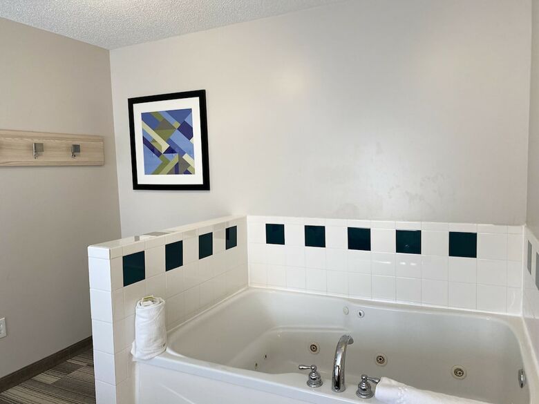 Holiday Inn Express Hotel & Suites Logansport