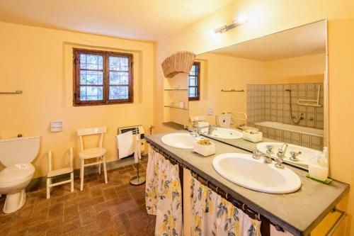 Capannoli Villa Sleeps 8 Pool Wifi