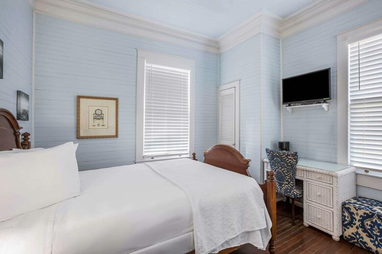 Bed & Breakfast Coombs Inn And Suites