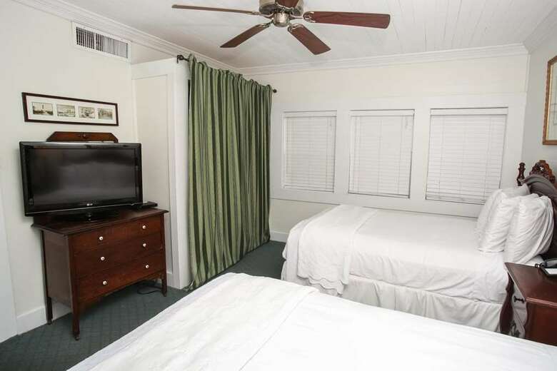 Bed & Breakfast Coombs Inn And Suites