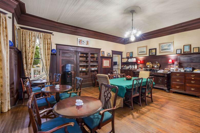 Bed & Breakfast Coombs Inn And Suites