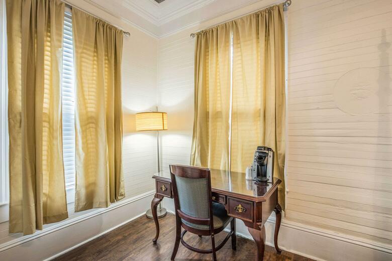 Bed & Breakfast Coombs Inn And Suites