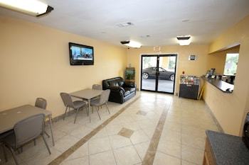 Hotel Regency Inn And Suites