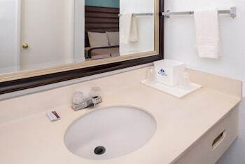 Hotel Americas Best Value Inn Delano