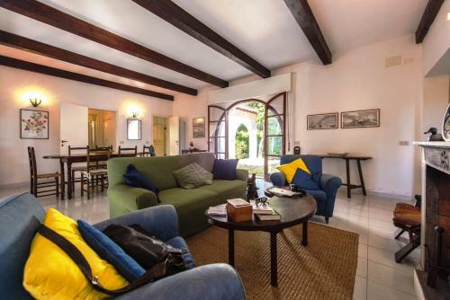 Livorno Villa Sleeps 7 Wifi