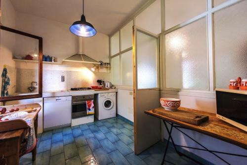 Livorno Villa Sleeps 7 Wifi
