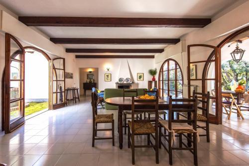 Livorno Villa Sleeps 7 Wifi