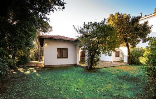 Livorno Villa Sleeps 7 Wifi