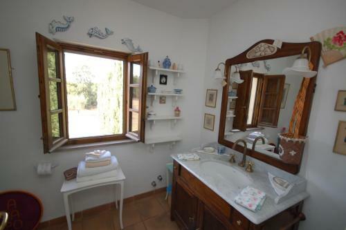 Castellina Marittima Villa Sleeps 10 Pool Wifi
