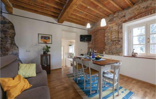 Two-bedroom Holiday Home In Castelvecchio Di Comp.