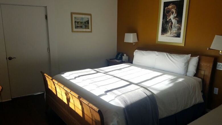 Hotel Malibu Country Inn
