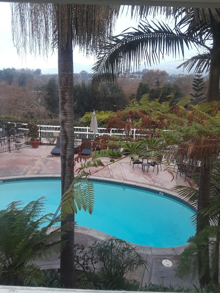 Hotel Malibu Country Inn