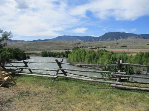Hotel Yellowstone Valley Inn