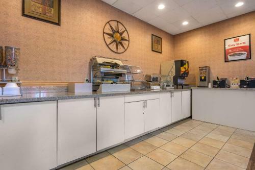 Hotel Econo Lodge Inn & Suites Triadelphia