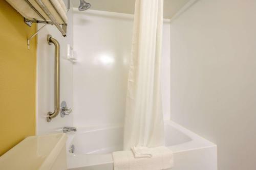 Hotel Econo Lodge Inn & Suites Triadelphia